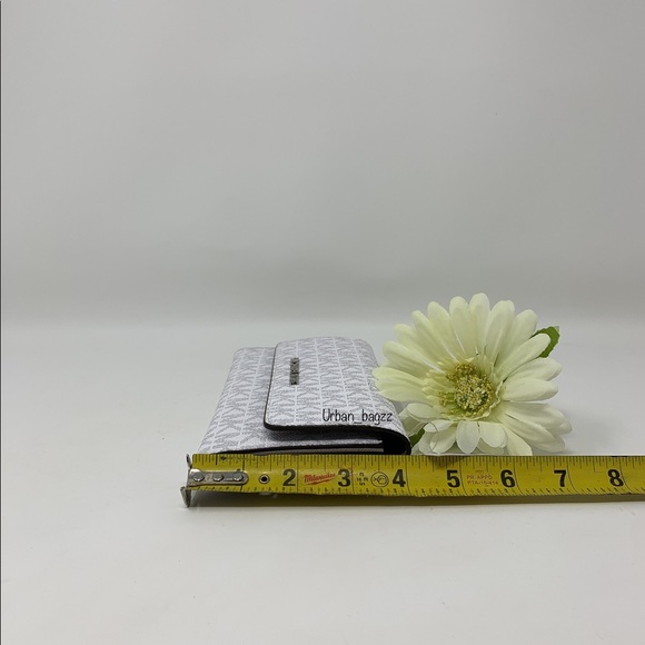 Michael Kors JST Large Trifold Wallet - Picture 3 of 8